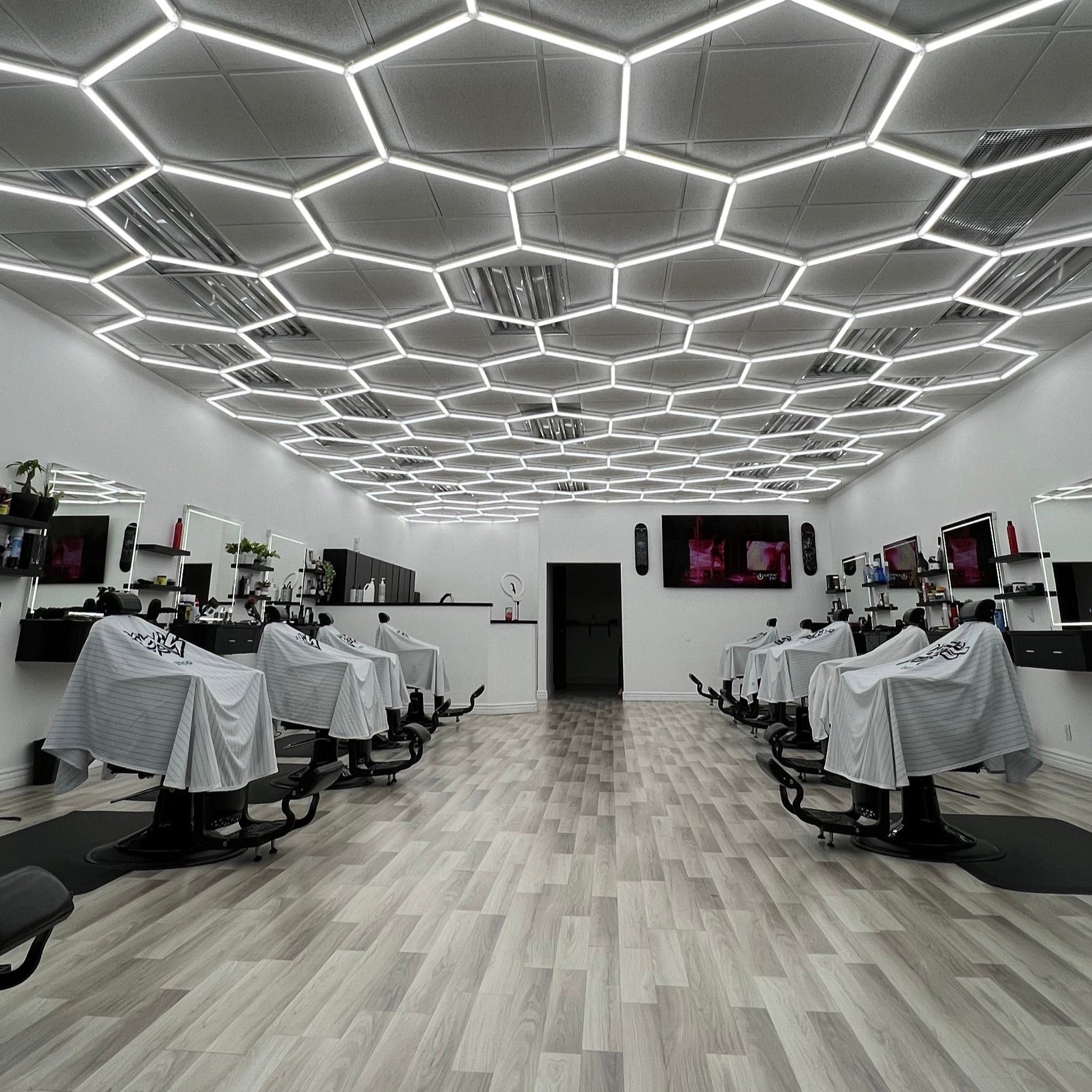 5.67m x 11.9m / 18.60ft x 39ft HEXAGRID LED LIGHTING SYSTEM - Get Lit LED Lighting Store