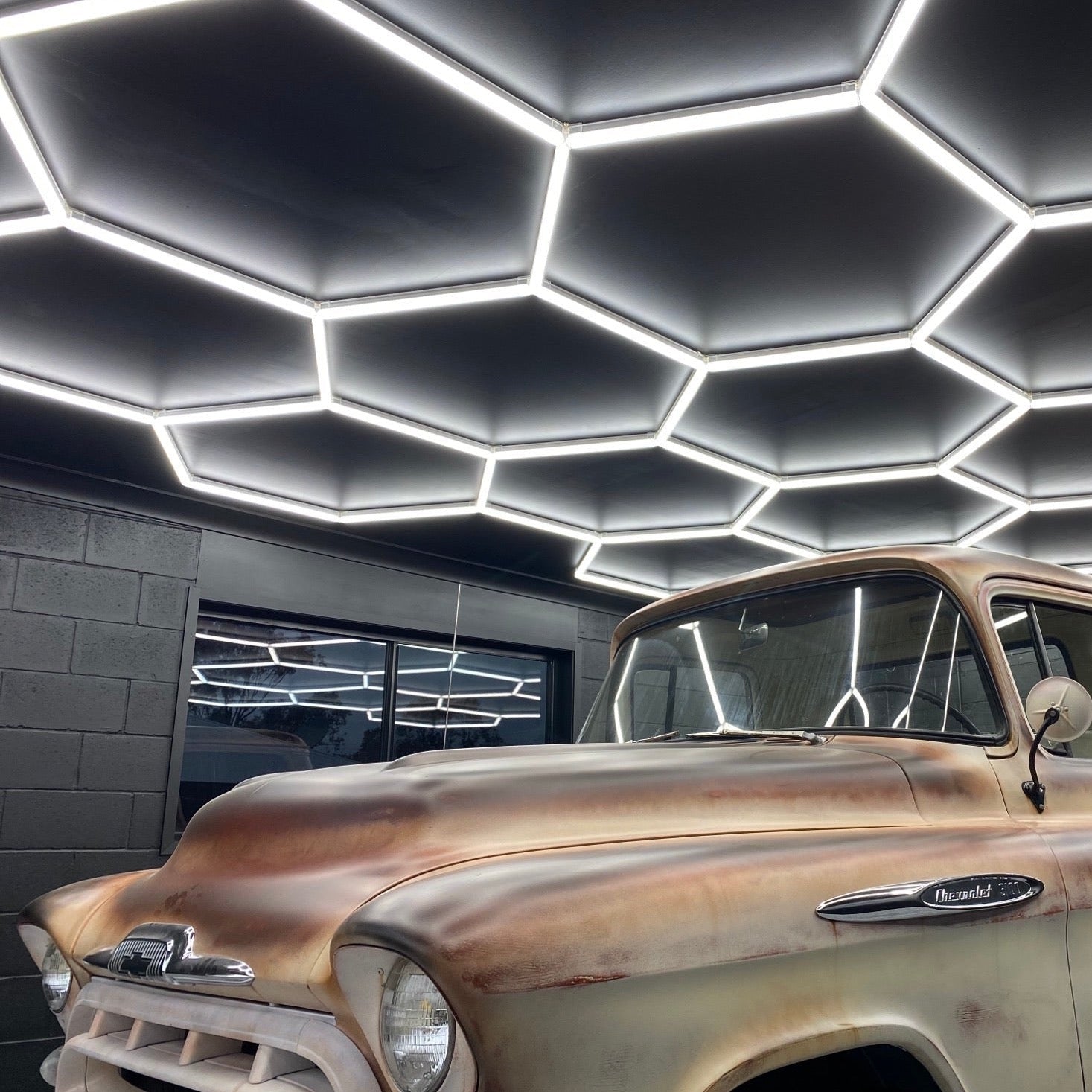 6.18m x 6.55m / 20.27ft x 21.48ft HEXAGRID LED LIGHTING SYSTEM - Get Lit LED Lighting Store